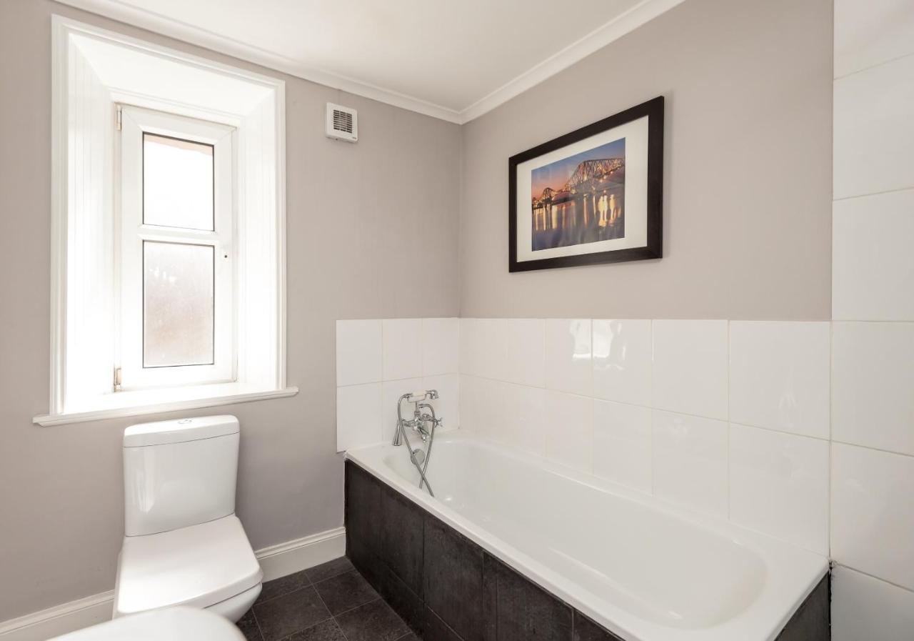 Appartamento Bank St Royal Mile Edimburgo Esterno foto